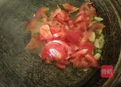 Illustration of how to make fried tomato steamed buns 5