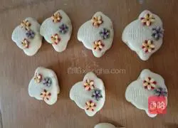 Illustration of how to make longevity peach with vegetable juice (flower buns) 12