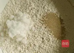 Illustration of how to make hollow sesame cakes 1