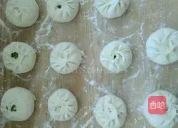 Illustration of how to make celery and bean buns 10