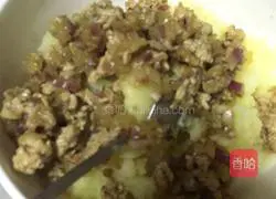 Illustration of how to make fried potato pancakes 6