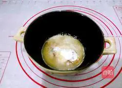 Illustration of making five-spice yeast sesame cake 5