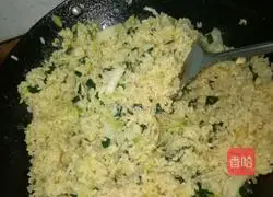 Illustration of how to make vegetable and egg fried rice 4