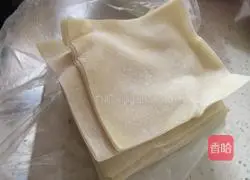 Illustration of how to make lean meat wontons with chives 6