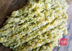 Illustration of how to make pork, cabbage and shrimp dumplings 4