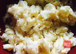 Illustration of how to make cabbage, mushroom, fungus, egg and vegetarian dumplings 2