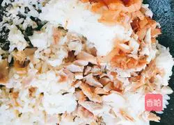 Illustration of how to make spicy cabbage and cheese fried rice 8
