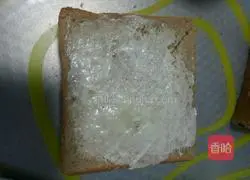 Illustration of how to make egg salad sandwich 9