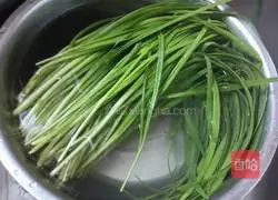 Chives and eggs stuffed Illustration of how to make dumplings 1