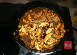 Illustration of Spicy Pork and Mushroom Noodles 7