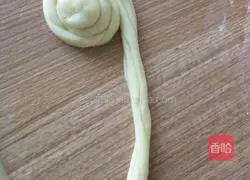 Illustration of how to make golden cakes 4