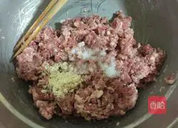 Illustration of how to make mutton and green onion meatloaf 3