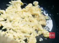 Illustration of how to make carrot and egg fried rice 4