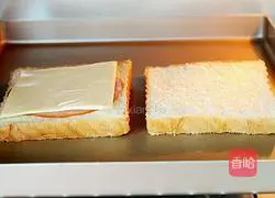 Illustration of making marshmallow sandwich 3