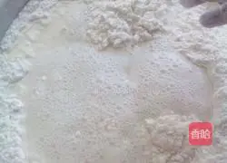 Illustration of how to make oil-rolled steamed buns 3