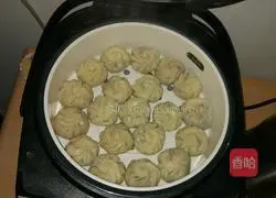 New ways to eat dumpling wrappers.Illustration of how to make small buns with dumpling wrappers 6