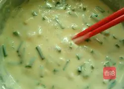 Illustration of how to make egg and green onion cake 3