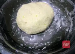 Illustration of how to make sweet potato dough cake 4