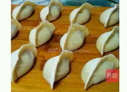 Longli fish Illustration of how to make dumplings 10