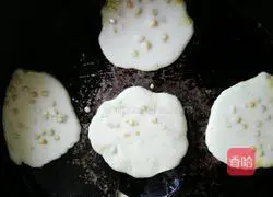 Milk Illustration of how to make fragrant corn cakes 6