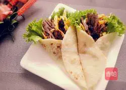 Illustration of how to make seasonal vegetable beef burrito 13