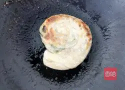 Illustration of making salt and pepper and scallion pancakes 13