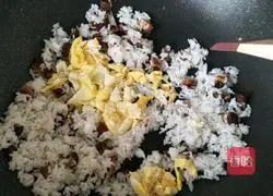 Illustration of how to make fried rice with mushrooms and eggs 8