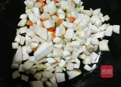 Laoganma's recipe for fried rice with three diced eggs 3