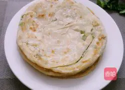 Illustration of how to make hot scallion pancakes 11