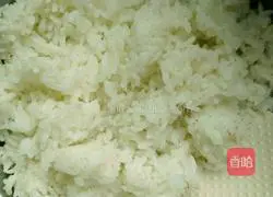 Illustration of how to make egg fried rice 9