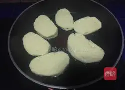 Illustration of how to make fried egg steamed bun slices 4