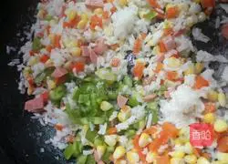 Homestyle Yangzhou Illustration of how to make fried rice 9