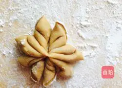 Illustration of how to make brown sugar steamed buns 11