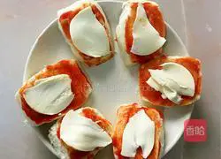 Illustration of how to make cheese and tomato baked steamed buns 5