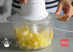 Illustration of how to make potato cakes 3