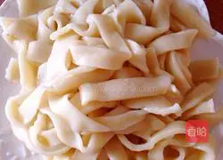 Illustration of how to make mushroom noodles 9