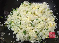 Illustration of how to make bell pepper and egg fried rice 7