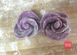 Illustration of how to make rose steamed buns 13