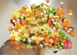 Illustration of how to make egg fried rice 6