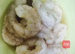 Illustration of how to make shrimp and egg fried rice 2