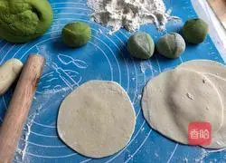 Illustration of how to make spinach blossom steamed buns 9
