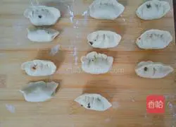 Illustration of how to make mushroom and fungus dumplings 10