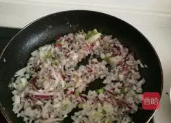 Illustration of how to make vegetable and egg fried rice 2