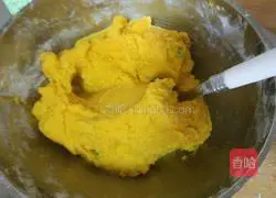 Illustration of how to make chive and pumpkin cake 8