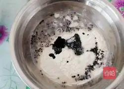 Illustration of how to roll ham sausage with egg pancake 2