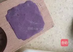 Illustration of how to make purple potato pancakes with sesame and red bean filling 13