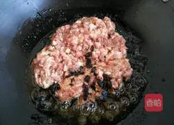 Illustration of how to make beef sauce noodles 9