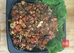 Illustration of how to make onion and egg fried rice 7