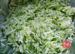 Illustration of how to make cucumber and egg vegetarian dumplings 9