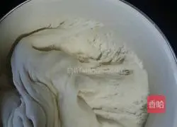 Illustration of how to make three fresh buns 3